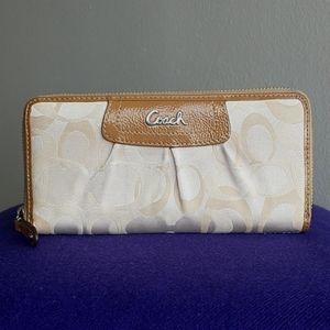 Coach| Long Zip Around Accordion Wallet
